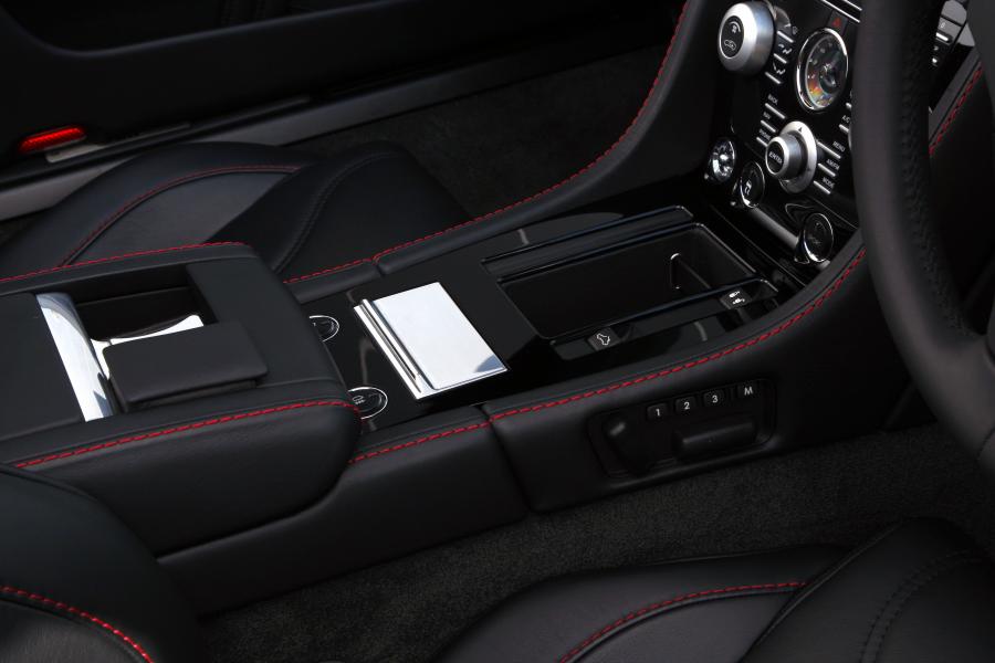 Детали интерьера Aston Martin DBS Volante 2009 года  (UK) (фото 19 из 47)